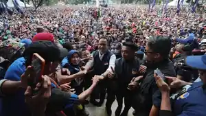 Ribuan-warga-hadiri-silaturahmi-kebangsaan-bersama-capres-Anies-Baswedan-di-Kabupaten-Pangkep.jpg