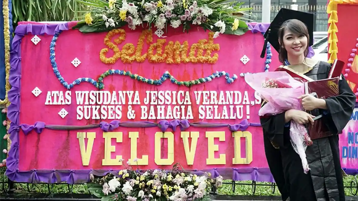 Rayakan Kelulusan, Jessica Vernada Ex JKT48 Berhasil Raih Gelar Sarjana