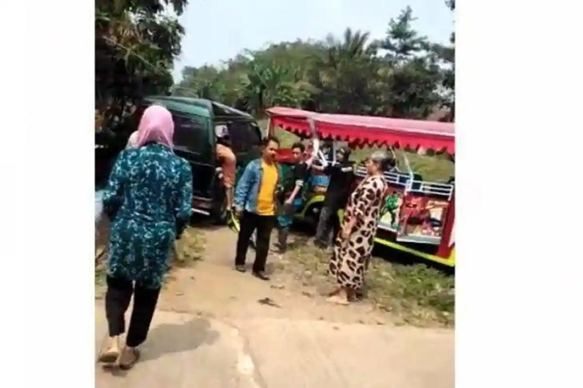 BARU SAJA KECELAKAAN Maut Odong-odong Disambar Kereta Api di Serang, 9 Meninggal