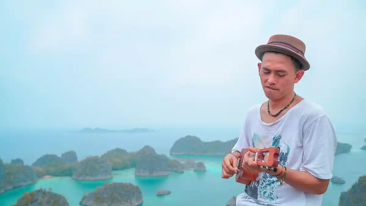 Lirik Lagu dan Video Klip 'Tolong' - Budi Doremi: Namanya Selalu Kusebut dalam Doa