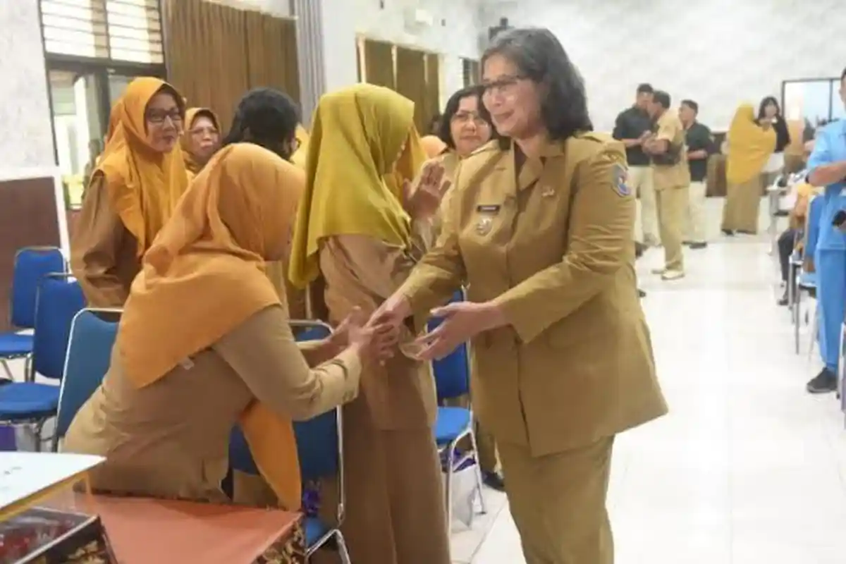 Pj Wali Kota Kediri Lepas 80 ASN yang Akan Pensin Sampai Desember 2024 Mendatang