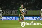 Hasil Persebaya vs Persib Bandung, Diwarnai Penalti dan Gol Dianulir, Laga Berakhir Imbang 2-2