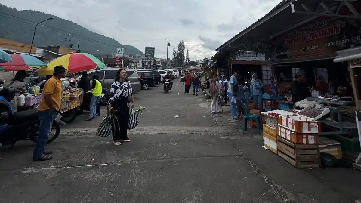 Kawasan Wisata Kopeng Padat Merayap Diserbu Ribuan Wisatawan di Akhir Libur Nataru