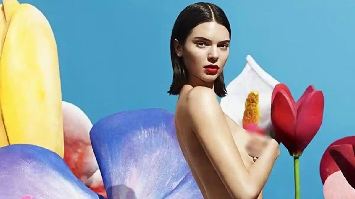 Kendall Jenner Hanya Kenakan  Celana Dalam Merah Berenda