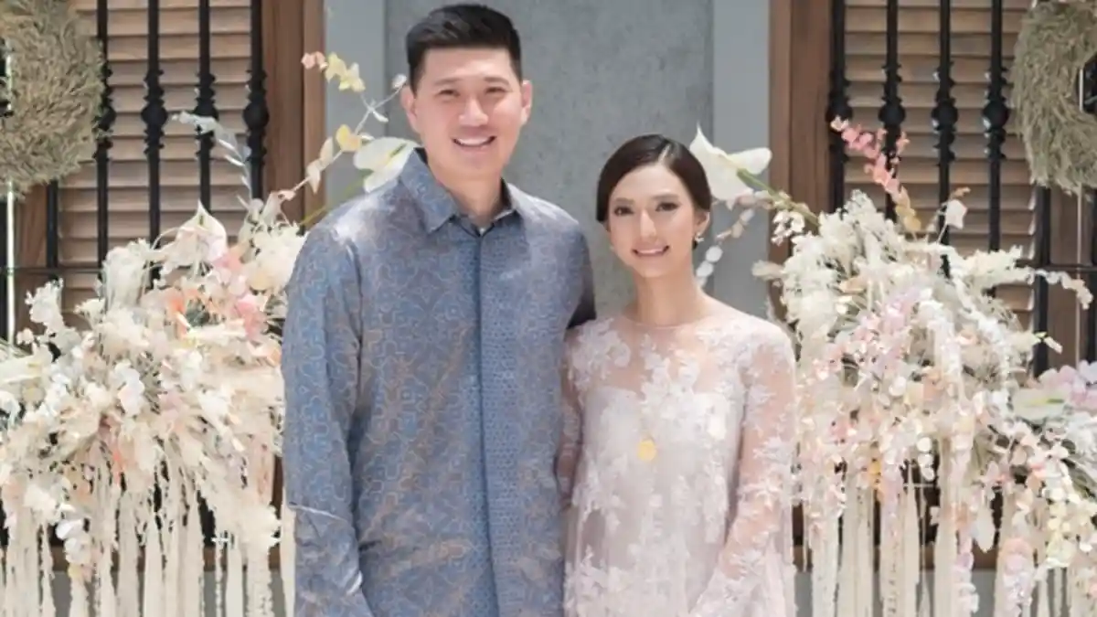 Cantiknya Nadia Saphira saat Dilamar Mikael Mirdad, Balutan Kebaya ...
