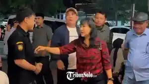 20260427-_-Pegawai-Coffee-Shop-Gunakan-Atribut-Pemkot-Surakarta.jpg
