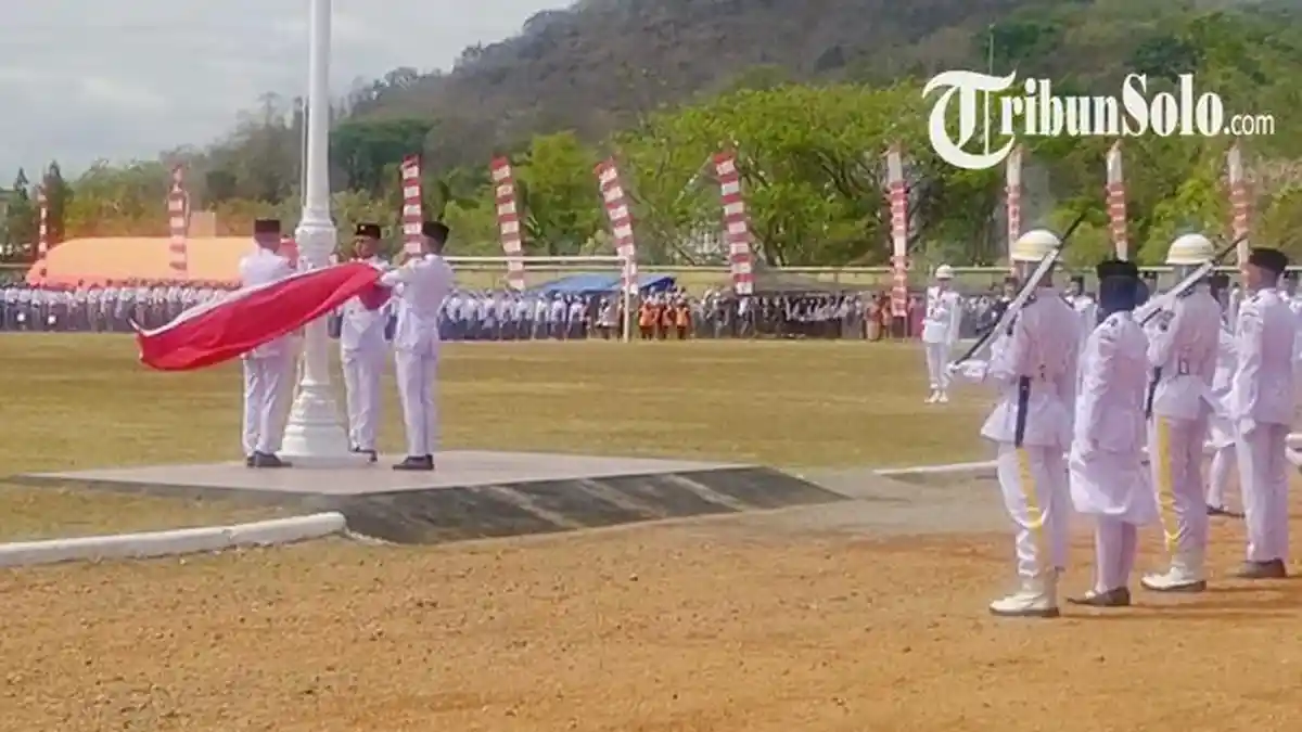 Momen Upacara HUT ke-78 RI di Wonogiri : Mau Dikibarkan, Bendera Merah Putih Terhempas Angin