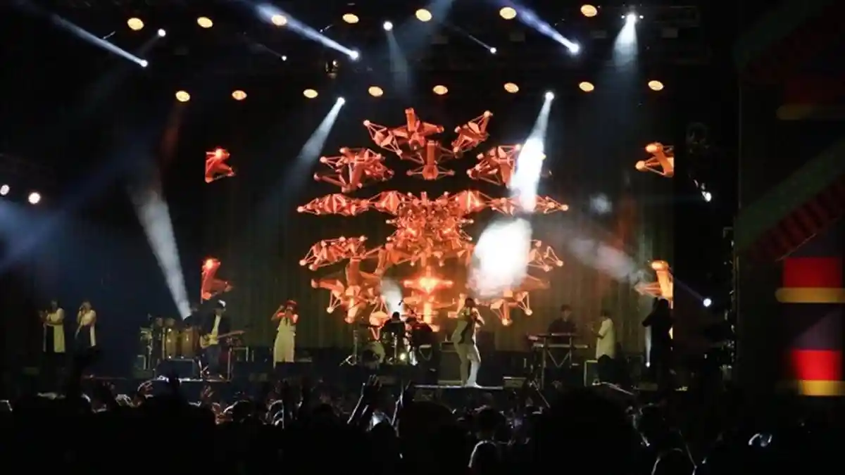 Kompak, Isyana dan Tulus Tonton Aksi Maliq & D’Essentials di Ajang WTF