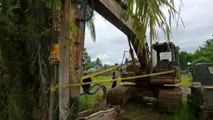 excavator-yang-menjadi-bukti-adanya-aktivitas-diduga-penambangan-liar.jpg