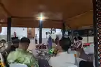 Buka Puasa di Rujab Bupati Tana Toraja, Pulang Bawa Sarung