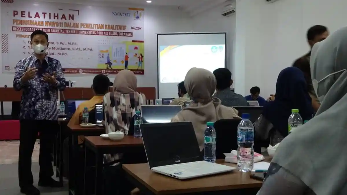 Muhtarom Kenalkan NVIVO 11 ke Mahasiswa Universitas PGRI Adi Buana