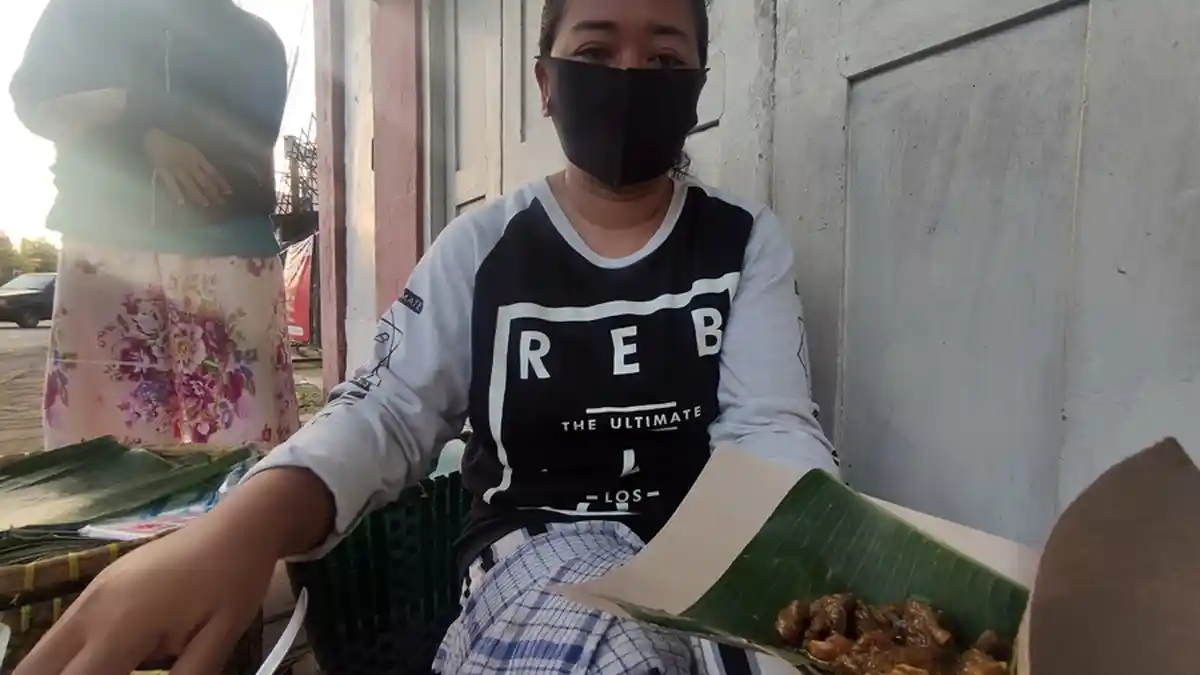 Dua Jam Sudah Ludes, Yuks Sambangi Lapak Empal Sapi Bu Menik, Ada di Simpang Kebondalem Purwokerto