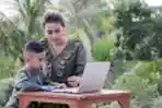 Mom and Kids Menjaga Kesehatan Mata Anak Selama Belajar Daring