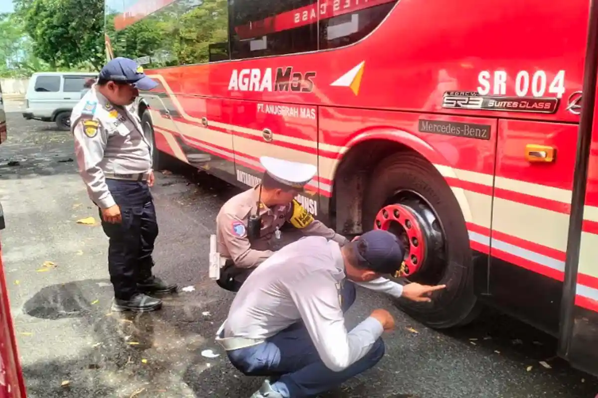 Satlantas Polres Malang Lakukan Ramp Check untuk Bus AKAP