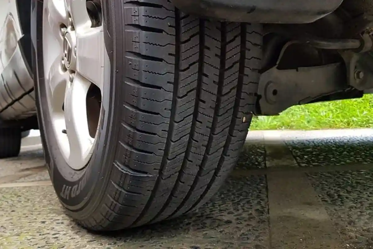 Penunjang Keselamatan saat Mengemudi, Simak 4 Hal Sepele yang Bisa Bikin Ban Mobil Jadi Cepat Rusak