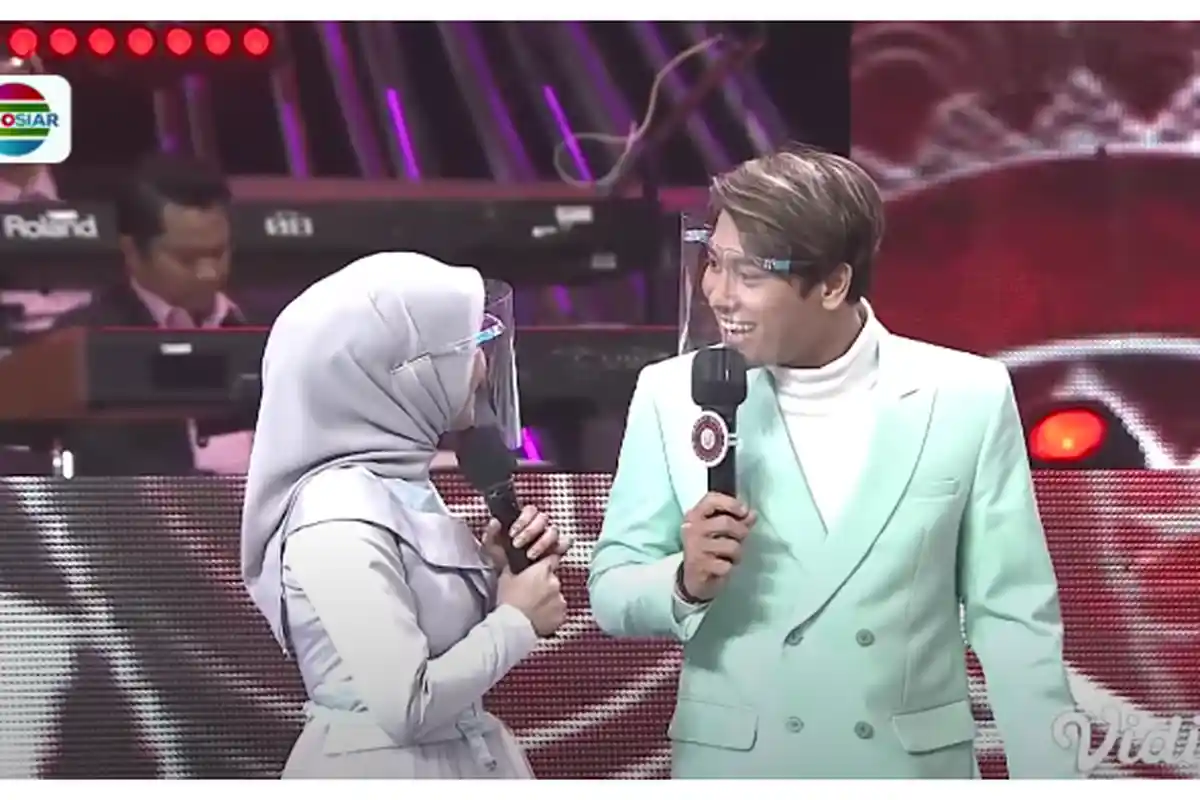 Rizky Billar Cemburu saat Lesti Beri Pujian pada Hari, Dorong Kursi Buat sang Pedangdut Terjatuh