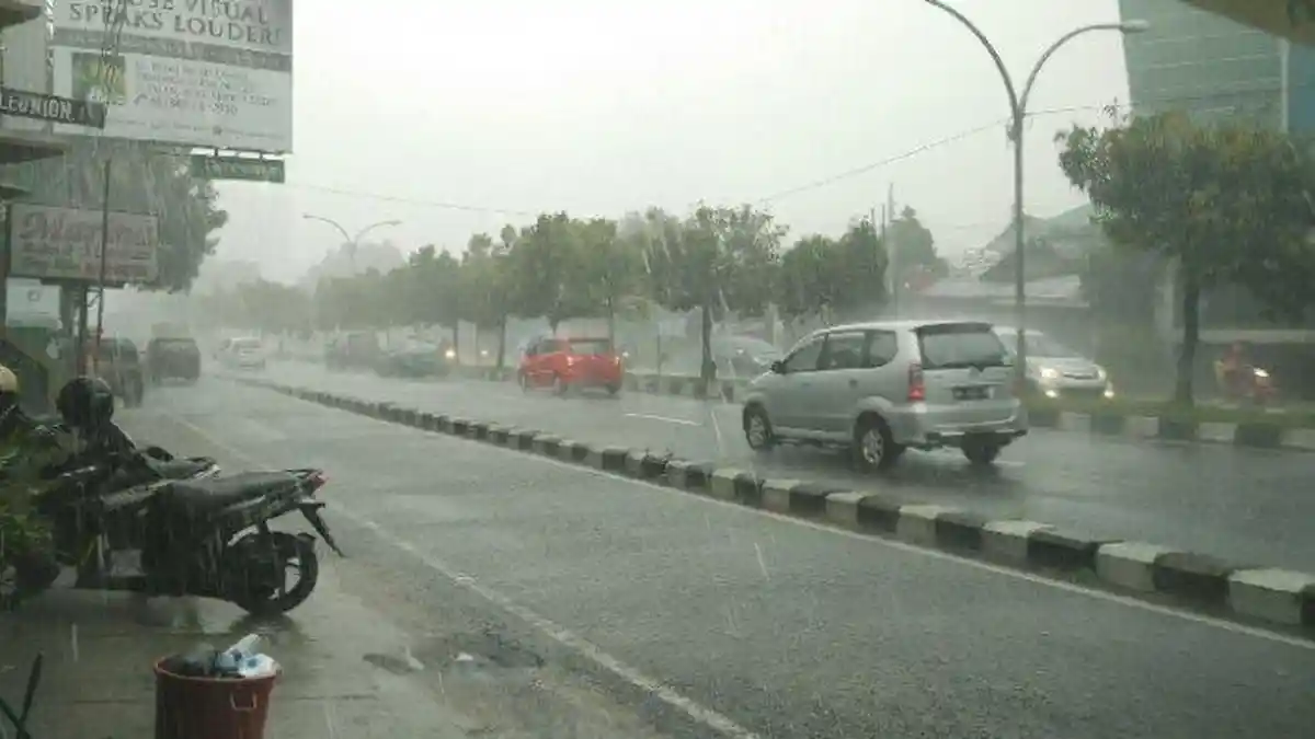 Peringatan Dini Hujan di Indonesia Minggu, 7 Desember 2025: Bali Waspada, Jawa Tengah Siaga