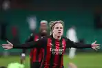 jens-petter-hauge-merayakan-gol-ketiga-saat-liga-eropa-celtic-v-ac-milan.jpg