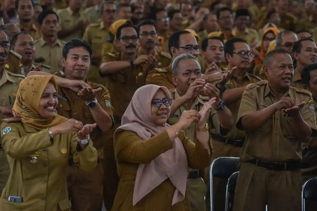 Gaji PNS Diperkirakan Naik Pada 2021, Sri Mulyani Dukung Adanya Tunjangan Pulsa Rp 200 Ribu