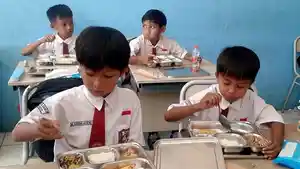 Makan-Bergizi-Gratis-di-SD-Negeri-Pajeleran-1-Kecamatan-Cibinong-Kabupaten-Bogor.jpg