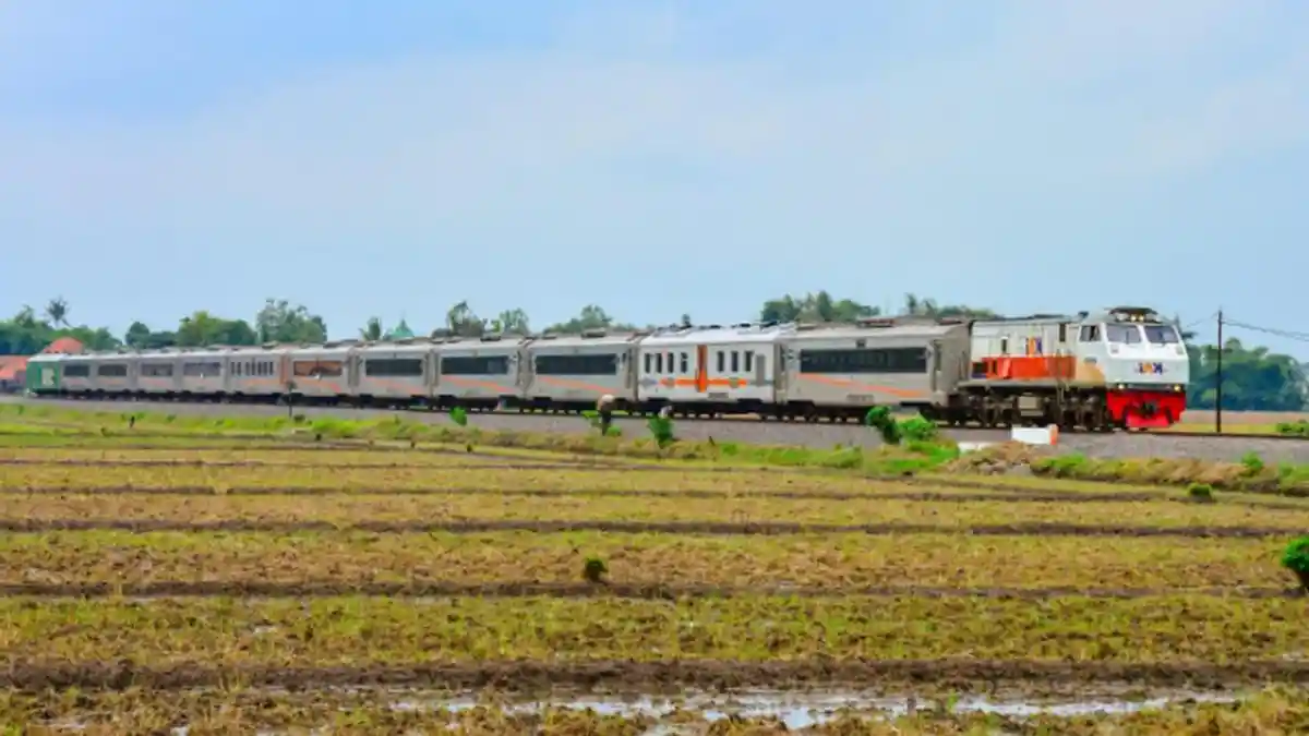 Gunung Semeru Erupsi, PT KAI Daop 9 Jember Tegaskan Perjalanan Kereta Api Tetap Aman