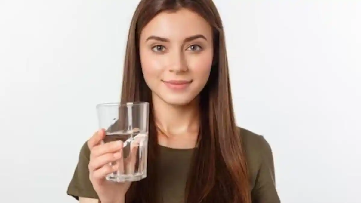 3 Menu Diet Mengatasi Jerawat, Hidrasi Kulit dengan Banyak Minum Air Putih, Skin Care Juga Penting!