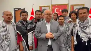 Kepala-Perwakilan-Konsul-Jenderal-RI-di-Istanbul-Darianto-HarsonoSembilan-WNI-t.jpg
