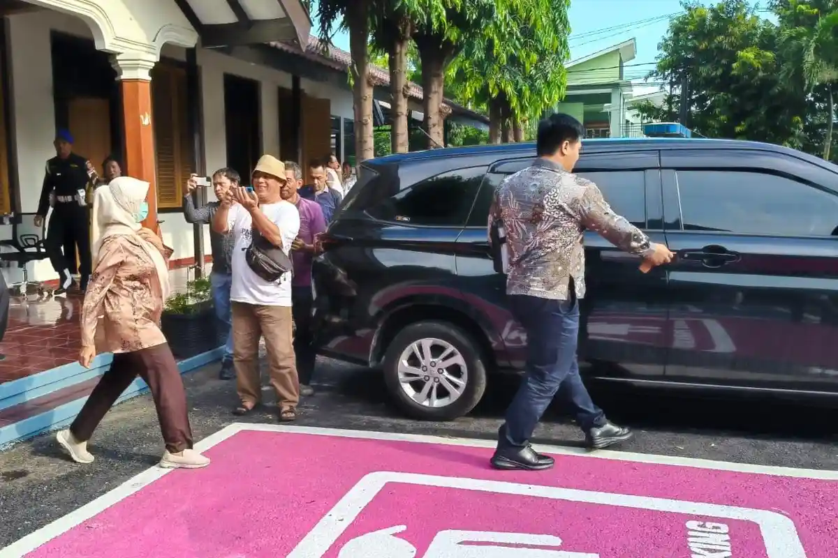 BREAKING NEWS: Kejari Periksa Mantan Bupati Blitar Mak Rini, Dugaan Korupsi Proyek Dam Kali Bentak