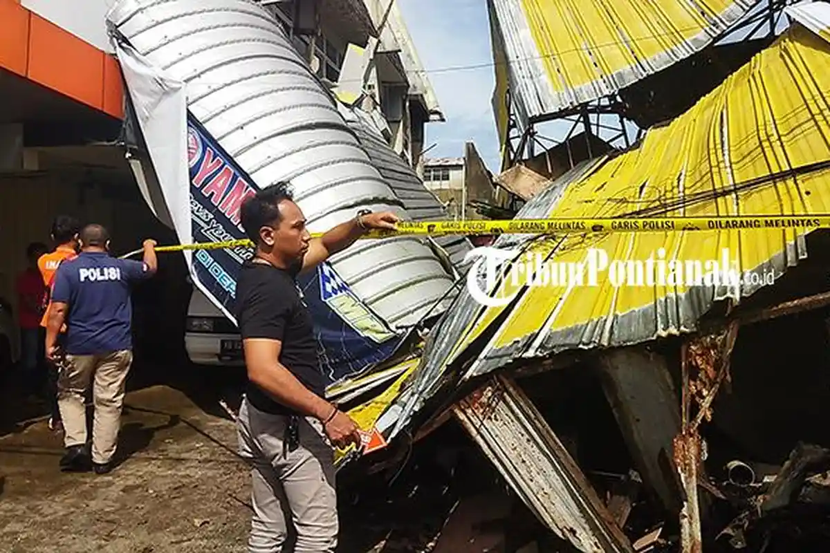 4 Fakta Bangunan Ambruk di Jl Veteran Pontianak, Tak Ada Pertanda hingga Berdiri Sejak 1987