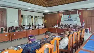 Suasana-rapat-gabungan-DPRD-Buleleng-bersama-TAPD-Buleleng-89.jpg