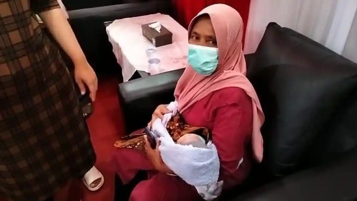 Terjebak Macet, Wanita Asal Sukabumi Melahirkan di Rest Area Exit Tol Bocimi Parungkuda