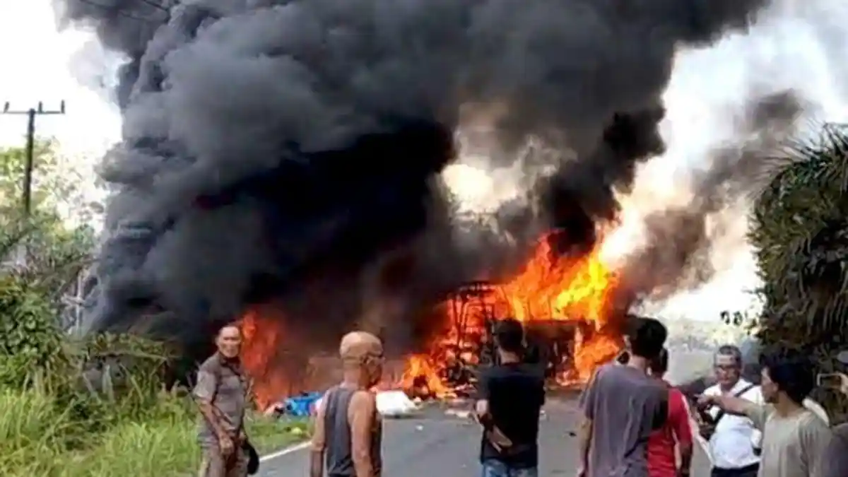 Bus ALS Kecelakaan Hingga Ludes Terbakar di Muratara, Polisi Turun Lakukan Olah TKP