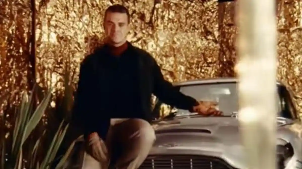 Terjemahan Lirik Lagu Millennium - Robbie Williams: We All Enjoy The Madness