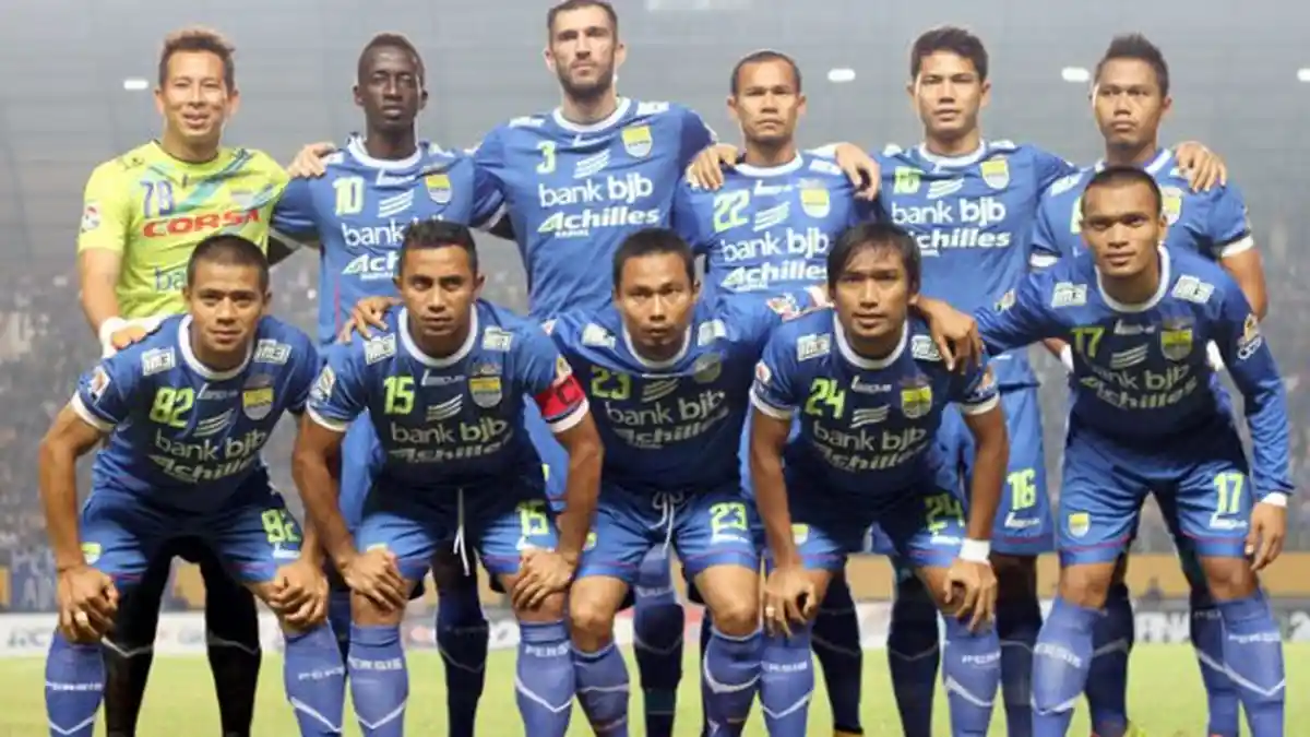 Kostum Persib Makin Laris Diburu Penggemar
