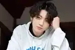jungkook-bts-hebohkan-fans-dengan-penampilan-baru-mulai-rambut-gondrong-sampai-tato-di-tangan.jpg