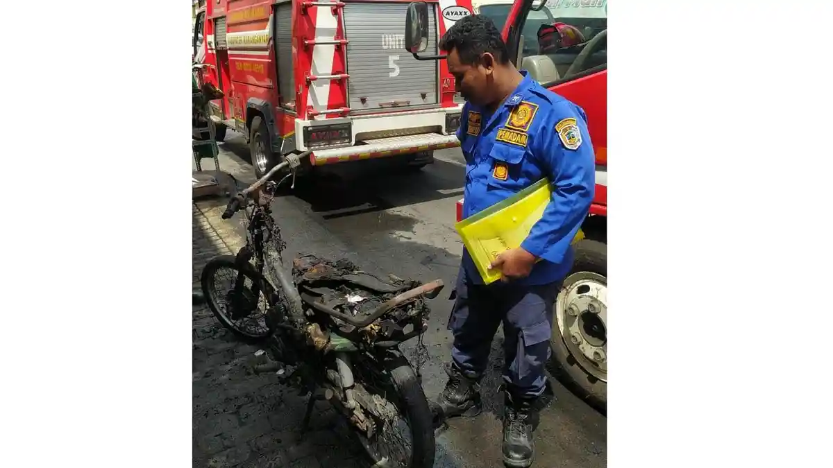 Kios Tambal Ban Kebakaran di Colomadu Karanganyar, Satu Sepeda Motor Hangus