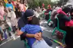Mencuci Kaki Ibu Massal