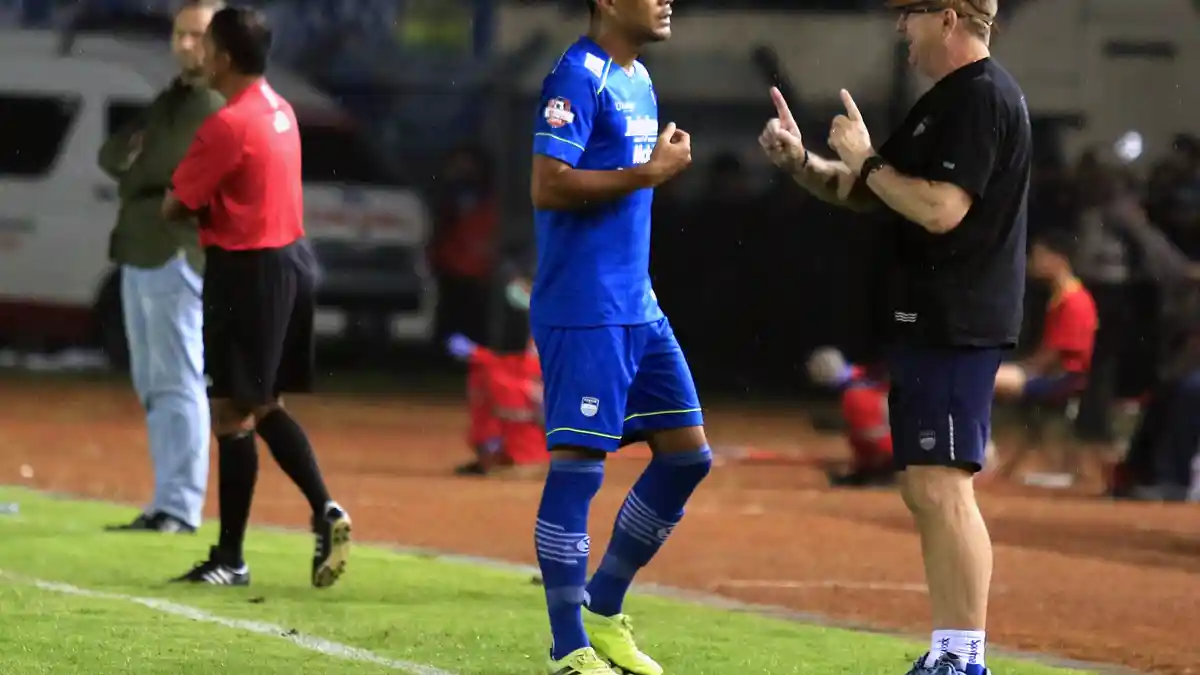 Eks-PSV Eindhoven Calon Pengganti Omid Nazari di Persib Bandung? Ini Respons Robert Rene Alberts