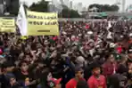 Aksi Peringatan Hari Buruh di DPR