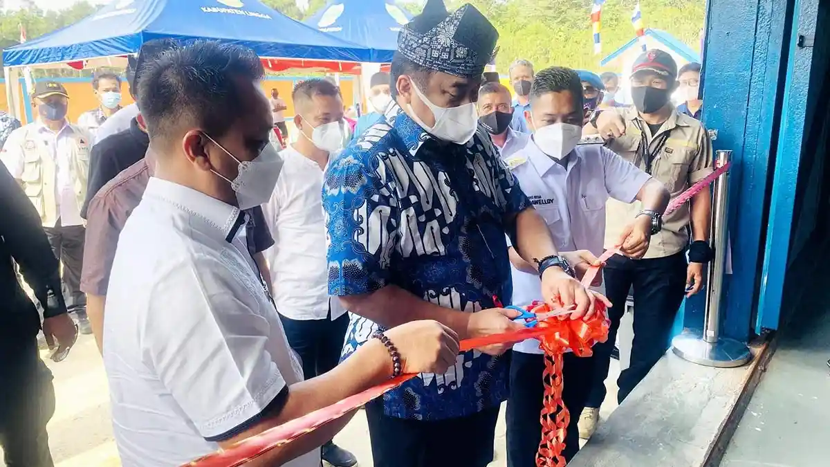 Muhammad Nizar dan Neko Dampingi Rachmat Gobel Resmikan Pabrik AMDK Daik