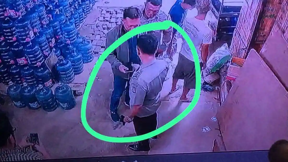 Polisi Gadungan Ditangkap Gara-Gara Minta THR ke Distributor Air Minum