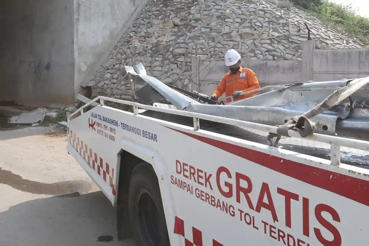 Lakalantas di Tol Lampung, Saksi Mata Lihat Mobil Jumping Setelah Suara Gesekan Keras