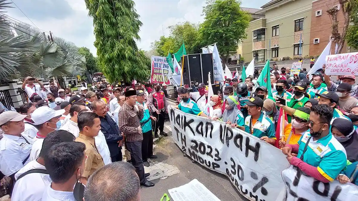 Demo Harga BBM Naik di Karanganyar, Upah Buruh Tidak Naik