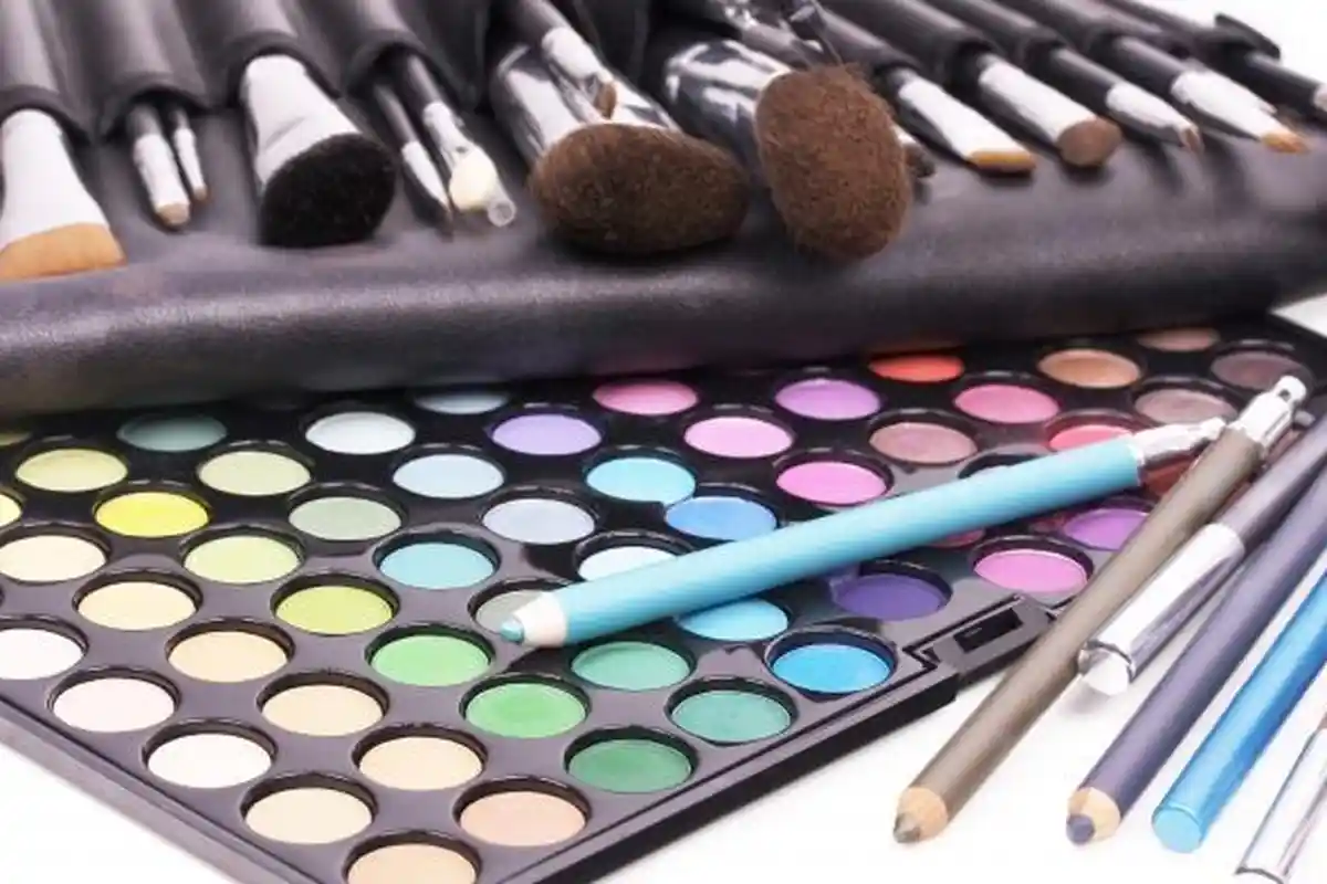 Ibu Muda Mendadak Lumpuh dan Terancam Koma Setelah Pinjam Kuas Make Up Temannya, Ini Penyebabnya