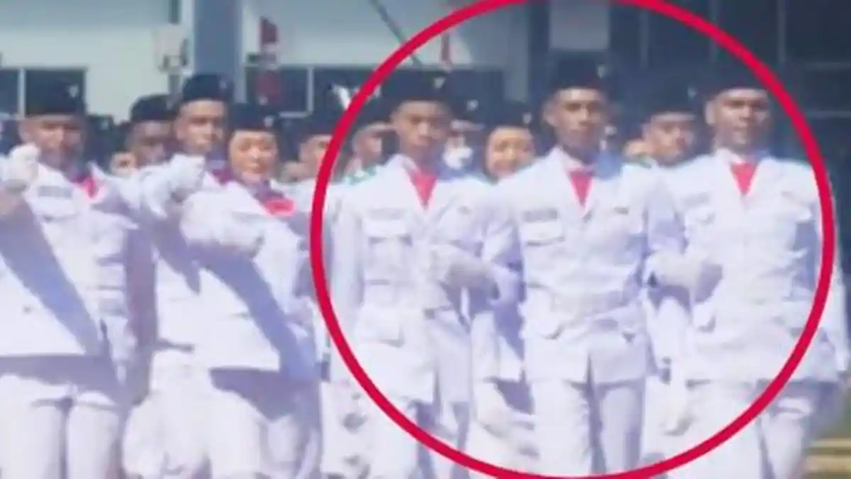 NASIB Paskibra yang Nyaris Pingsan dan Langsung Diapit 2 Rekannya saat Maju Jalan, Selang Oksigen!
