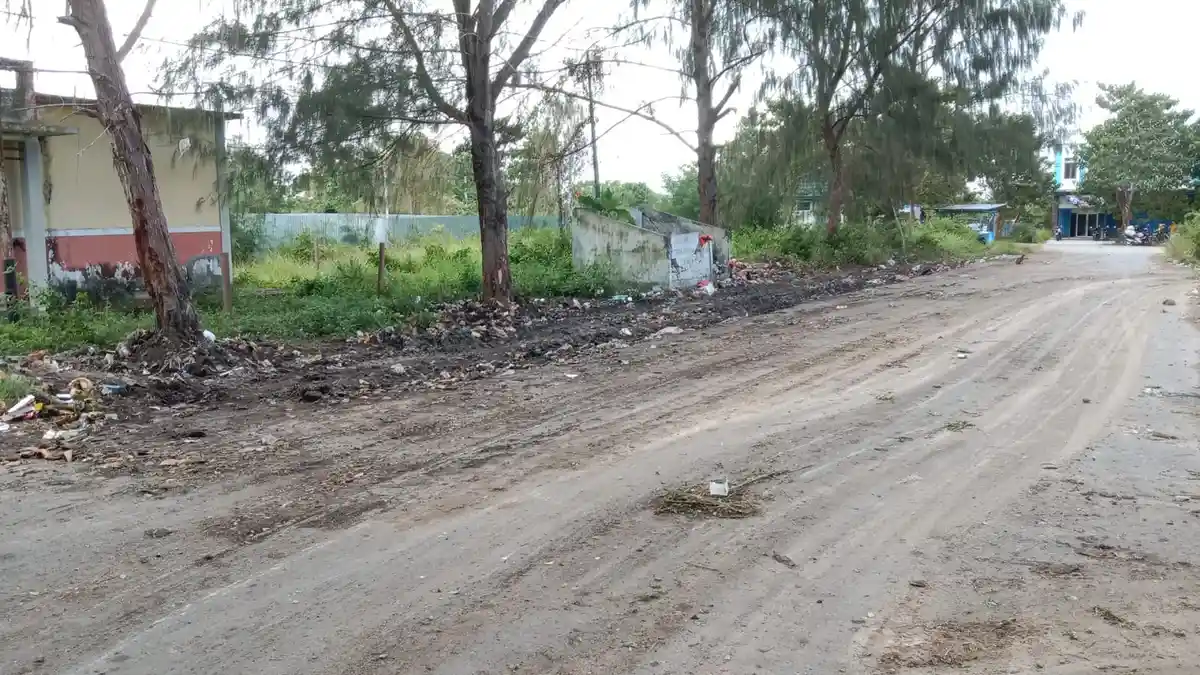 Dump Truck dan Ekskavator Dikeraehkan, Sampah di Pasar Tatanggo - Pulau Buru Langsung Bersih