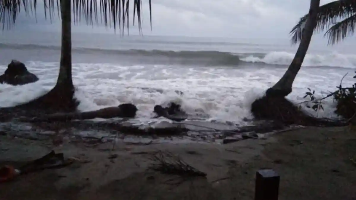 Prakiraan Cuaca Sulbar Senin 24 November 2025: Waspada Gelombang Tinggi hingga 2,5 Meter