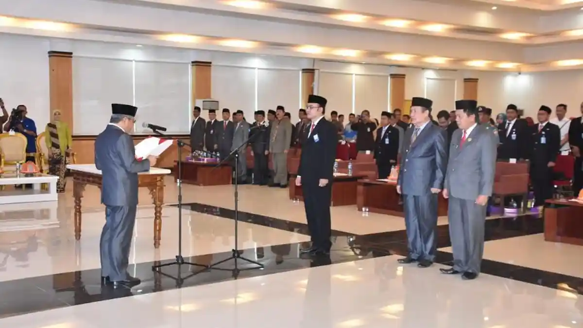 Gubernur Ali Baal Masdar Lantik Kepala BPKP Sulbar yang Baru