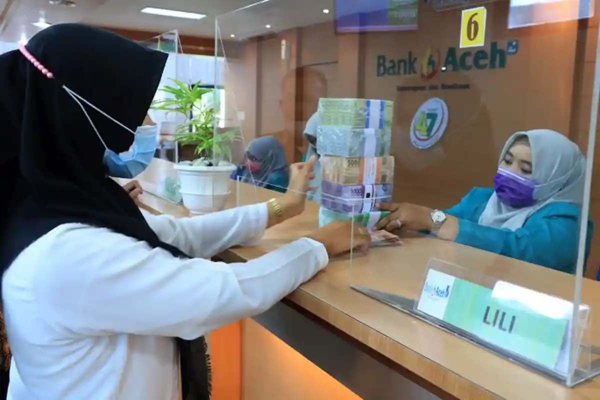 Penjelasan Buya Yahya dan UAS Soal Hukum Tukar Uang Baru saat Idul Fitri, Bisa Jadi Haram Jika. . .