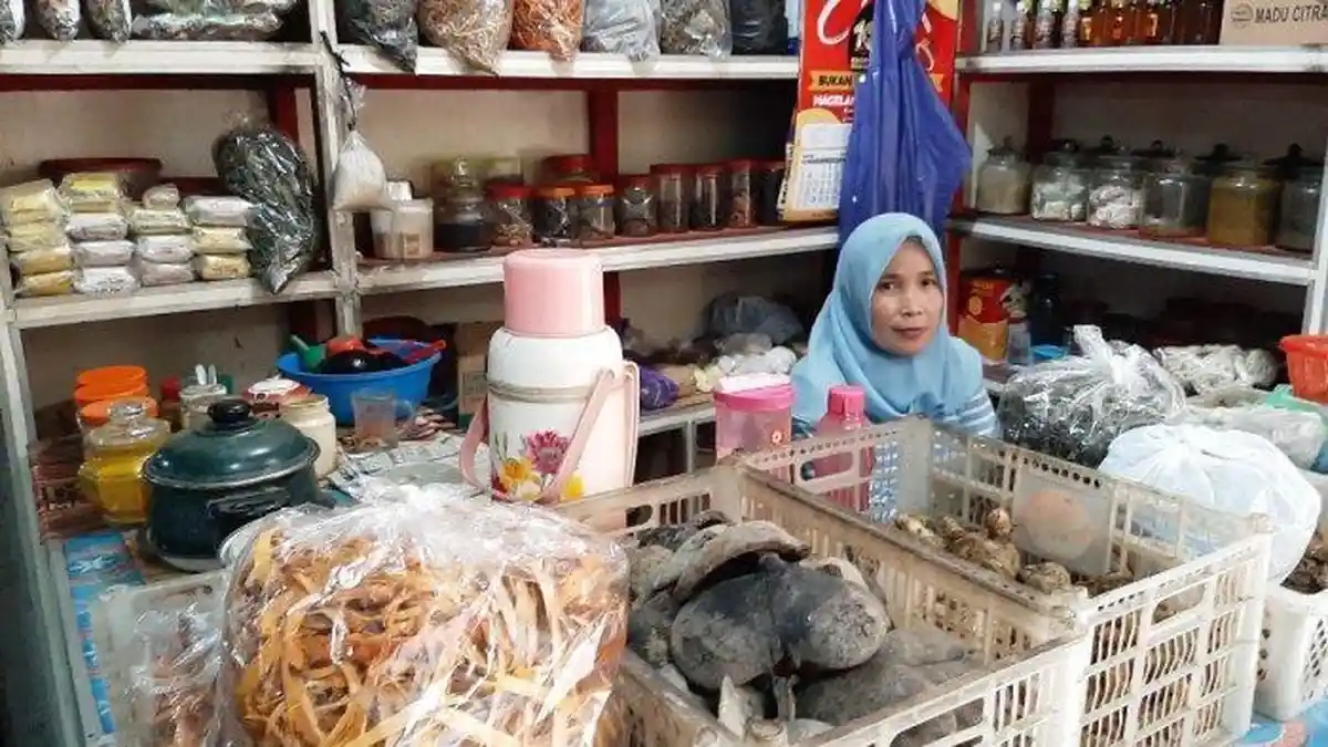 Virus Corona Menyeruak, Pedagang Jamu di Pasar Kota Magelang Ini Laris Manis